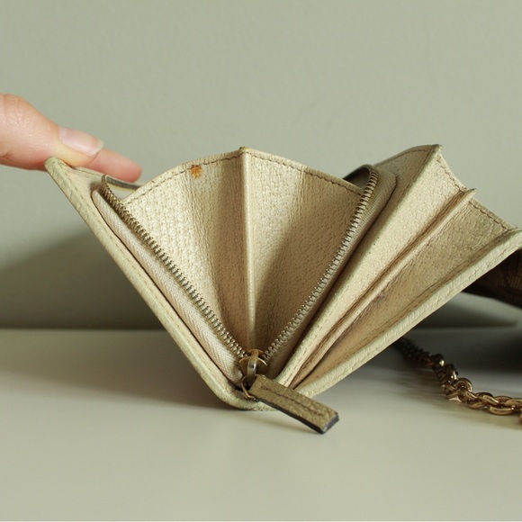 GUCCI “GG” Monogram Wallet on Chain - Picture 15 of 16